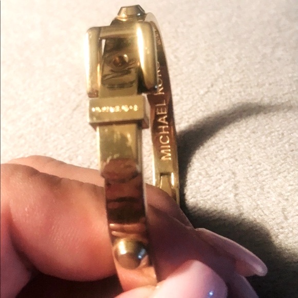 Michael Kors Gold Tone Clasp Bracelet - Picture 1 of 7